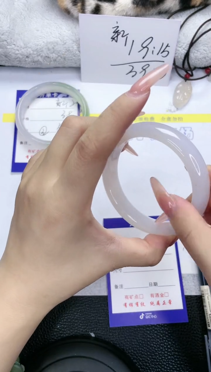 【闪购商品】石英质玉手镯未镶嵌21-59.6