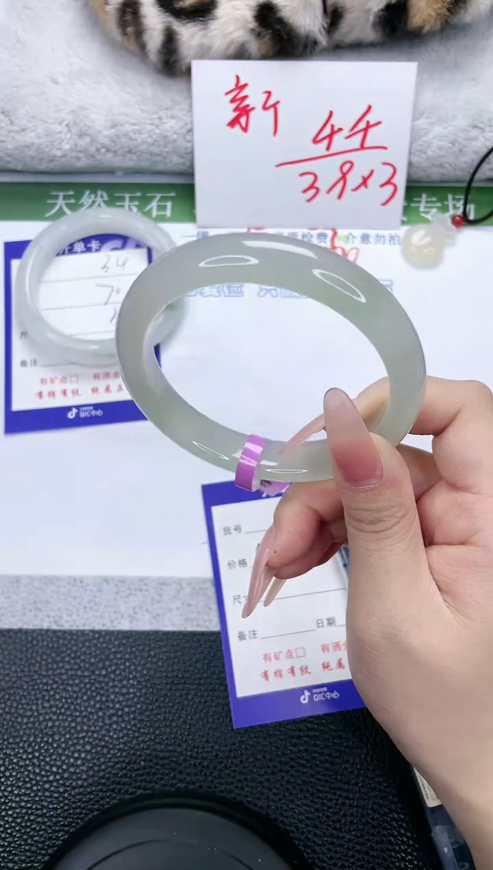 【闪购商品】石英质玉手镯未镶嵌35-61.9