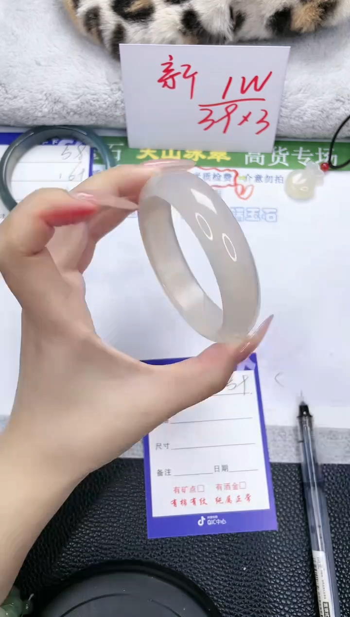 【闪购商品】石英质玉手镯未镶嵌59-61.1