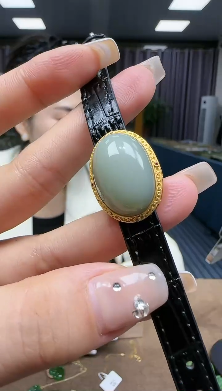 【闪购商品】和田玉挂件18K金镶嵌1