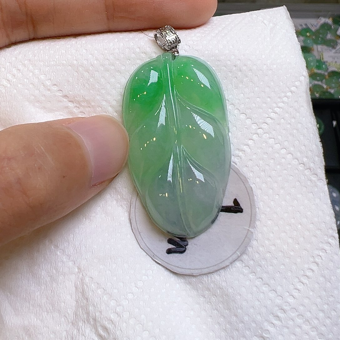 翡翠颈饰18K金镶嵌翡翠