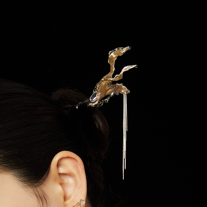 「步则摇曳」// 纯手工制作！数量有限！// 立体艺术金银叶流苏发钗