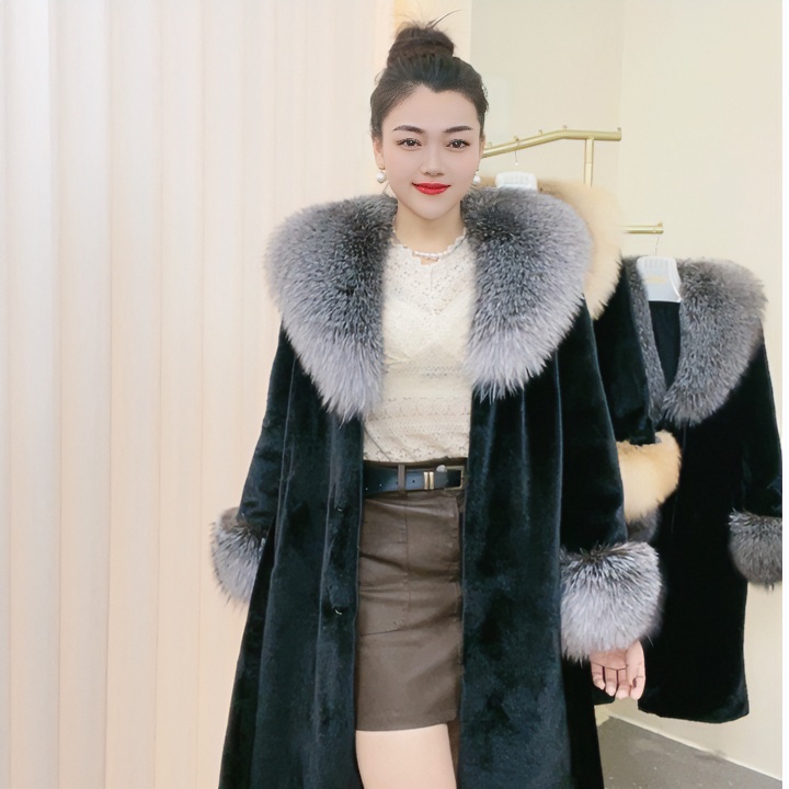 【三颗枣】2025最新款芬兰进口银兰狸大毛领时尚保暖百搭女长款外套