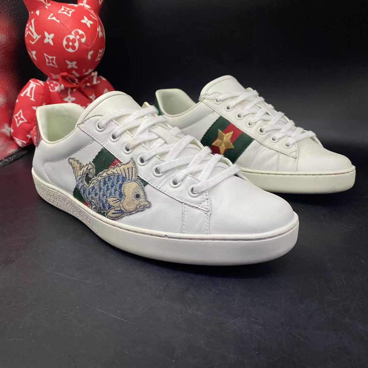 95新 GUCCI/古驰 【今日福利】 经典白色小鱼印花板鞋40.5欧正品