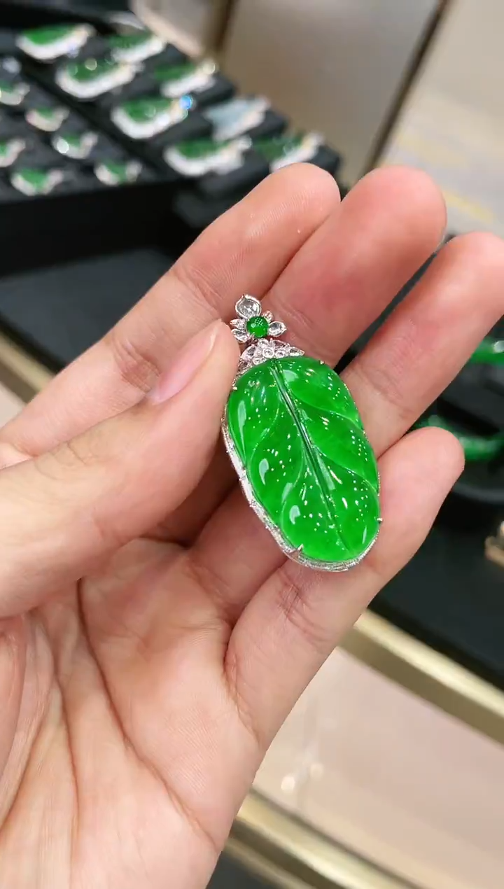 【闪购商品】翡翠吊坠18K金镶嵌天然翡翠A货吊坠多样性发