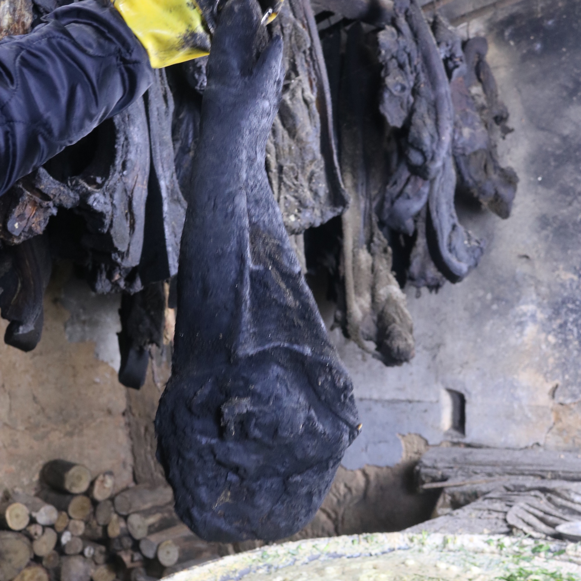 「现称现卖」灶前柴火腊猪蹄农村熟食猪腊肉传统腊肉