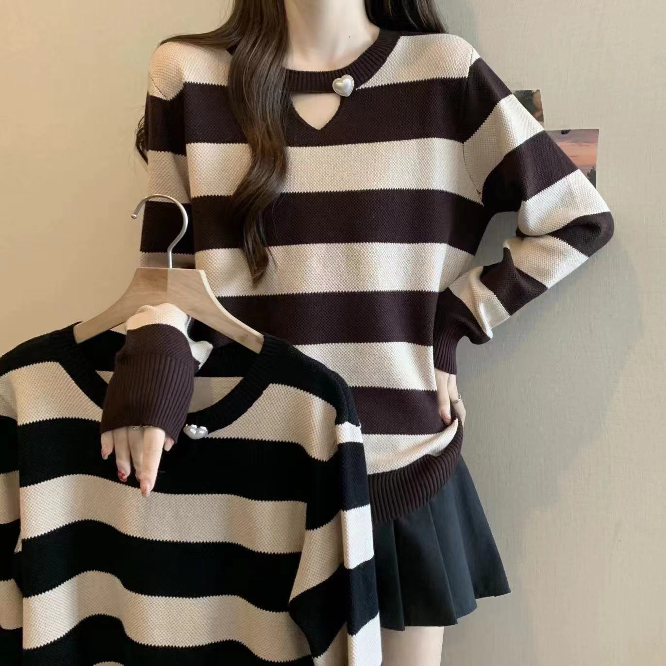 （1079）秋冬新款正肩气质独特条纹针织衫女大码显瘦毛衣打底衫女