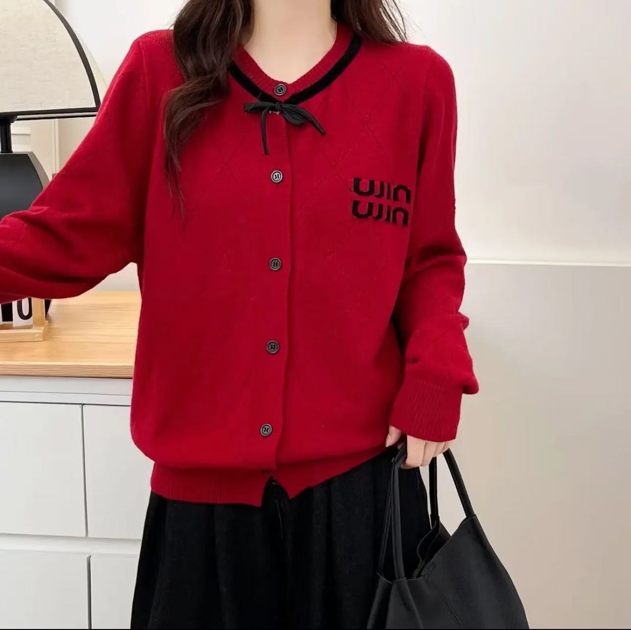 2025春季新款圆领菱形格显瘦红色本命年毛衣针织开衫外套上衣女