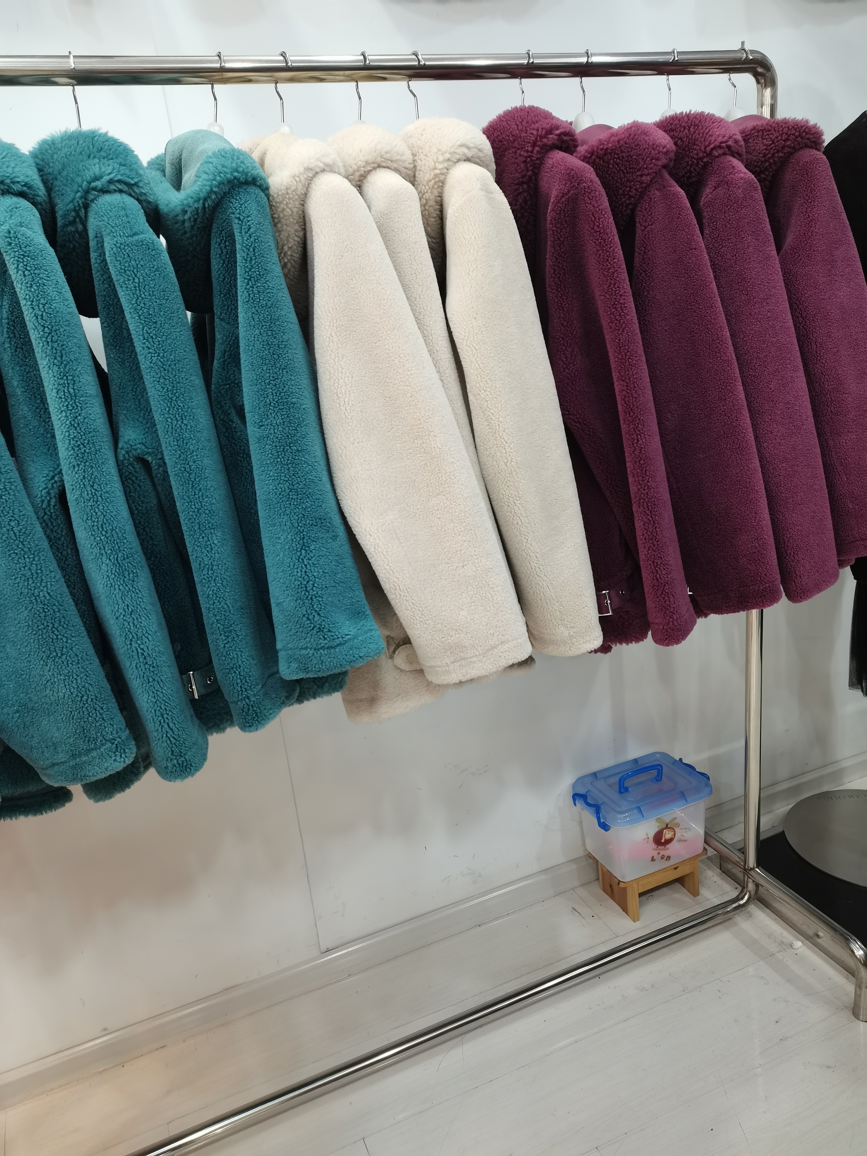 连帽皮毛颗粒绒外套