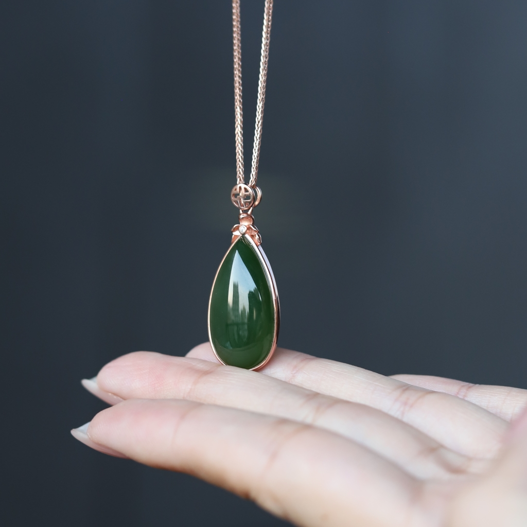 爱思尔新疆和田玉吊坠碧玉水滴S925银镶吊坠SS1206-24（多样性发货