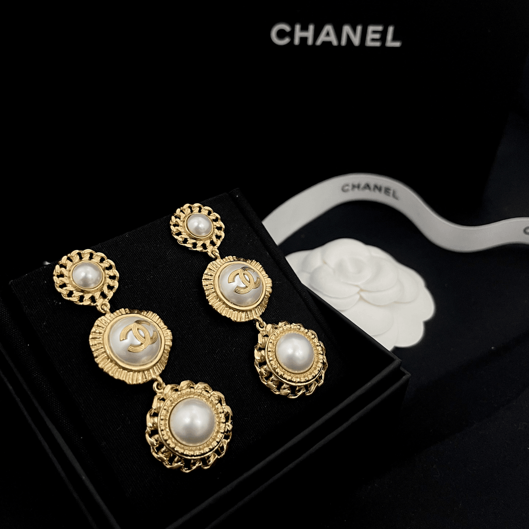 全新未使用 Chanel/香奈儿 经典双C复古金色珍珠金属浮雕耳环3159