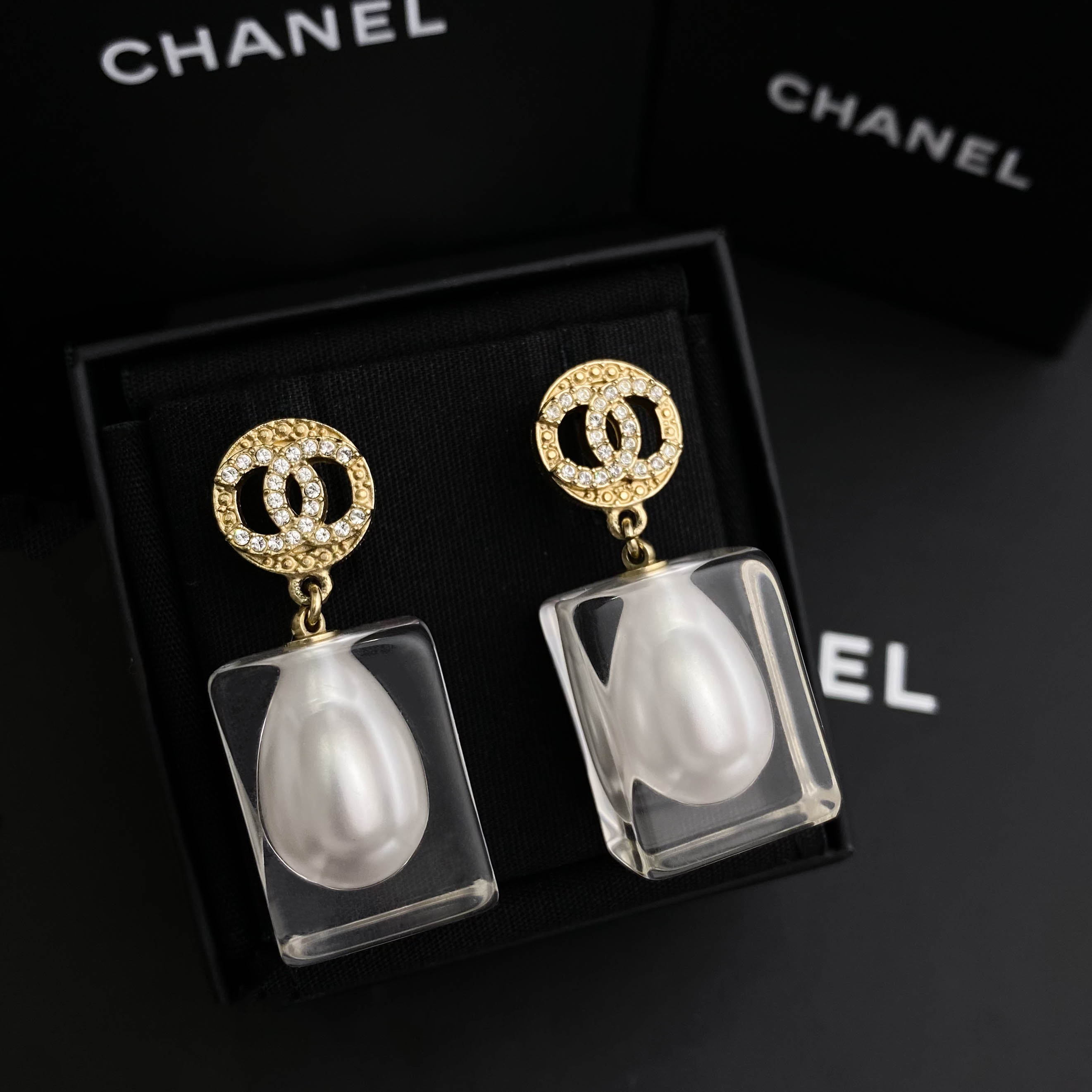 全新未使用 Chanel/香奈儿 经典双C 冰块水滴珍珠镶钻耳环 S3786