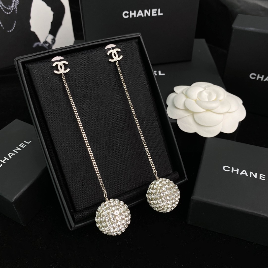 全新未使用 Chanel/香奈儿  经典双C 双球流苏镶钻耳环 S477