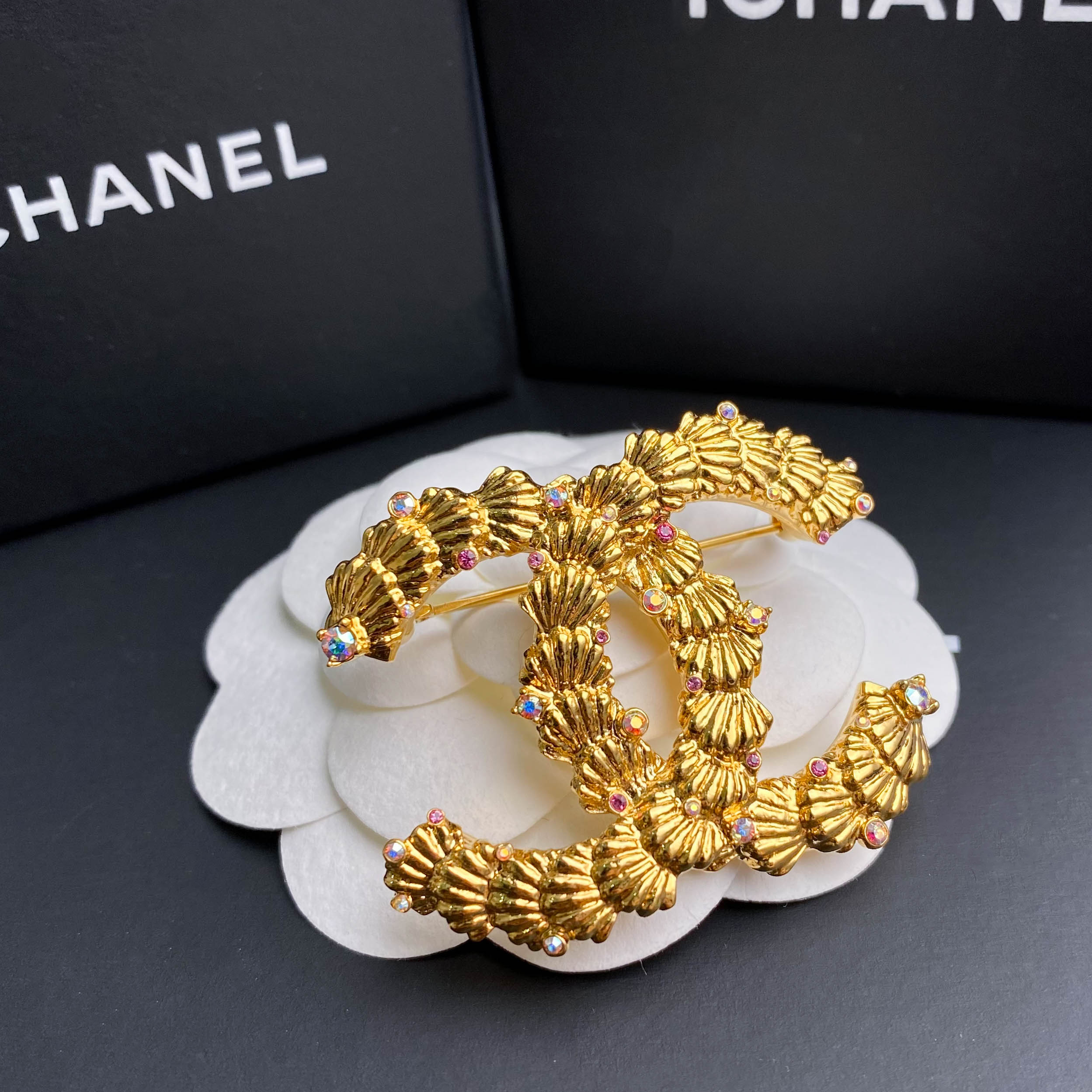 全新未使用 Chanel/香奈儿 23C新款双C 金色贝壳彩钻胸针 S3231