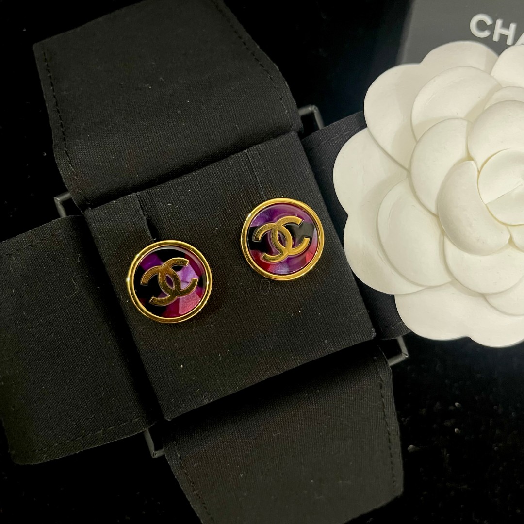 99新 Chanel/香奈儿 FL 紫色圆形纽扣 亚克力花纹双C 耳钉S6555