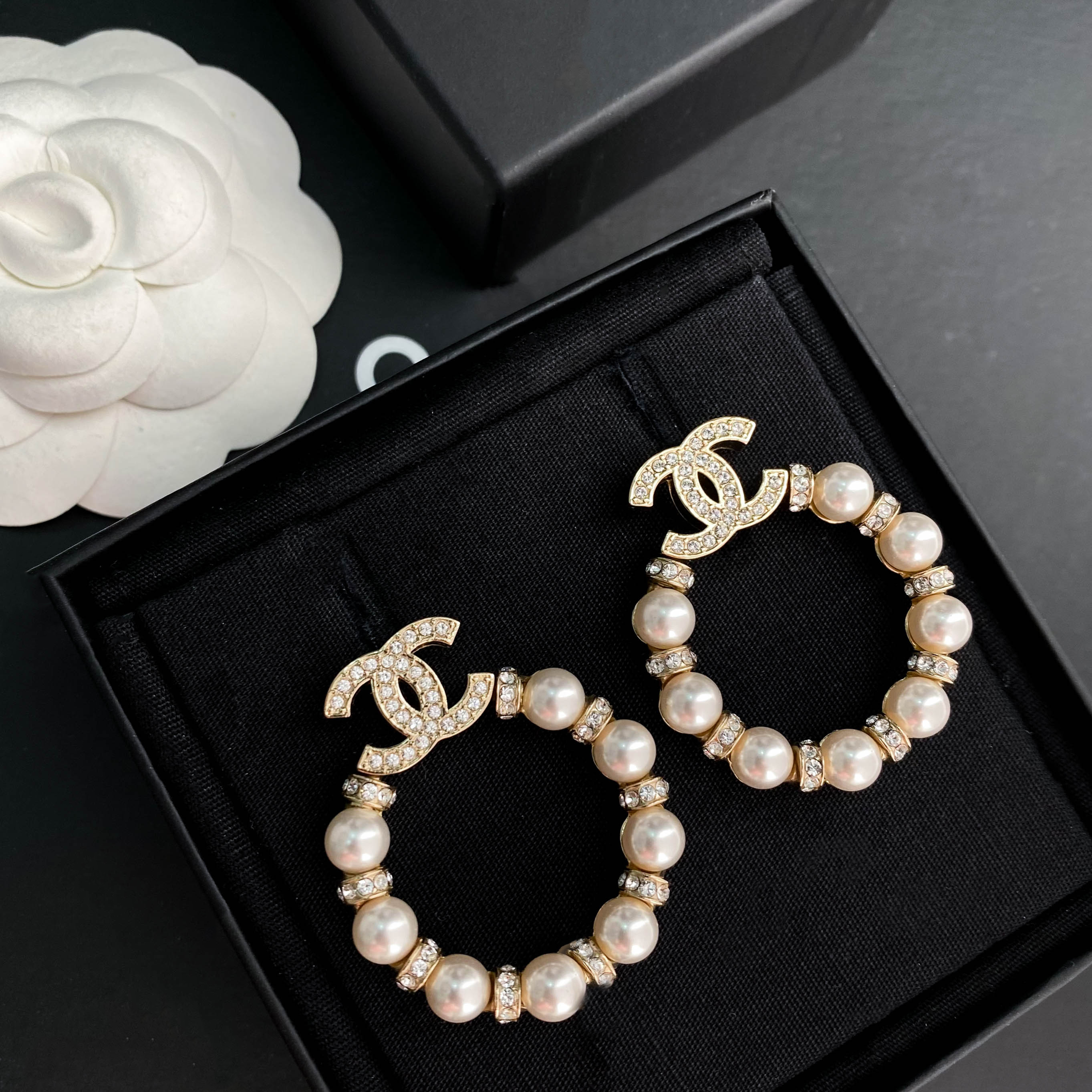 未使用 Chanel/香奈儿 经典双C 圆形珍珠镶钻耳环 S5135