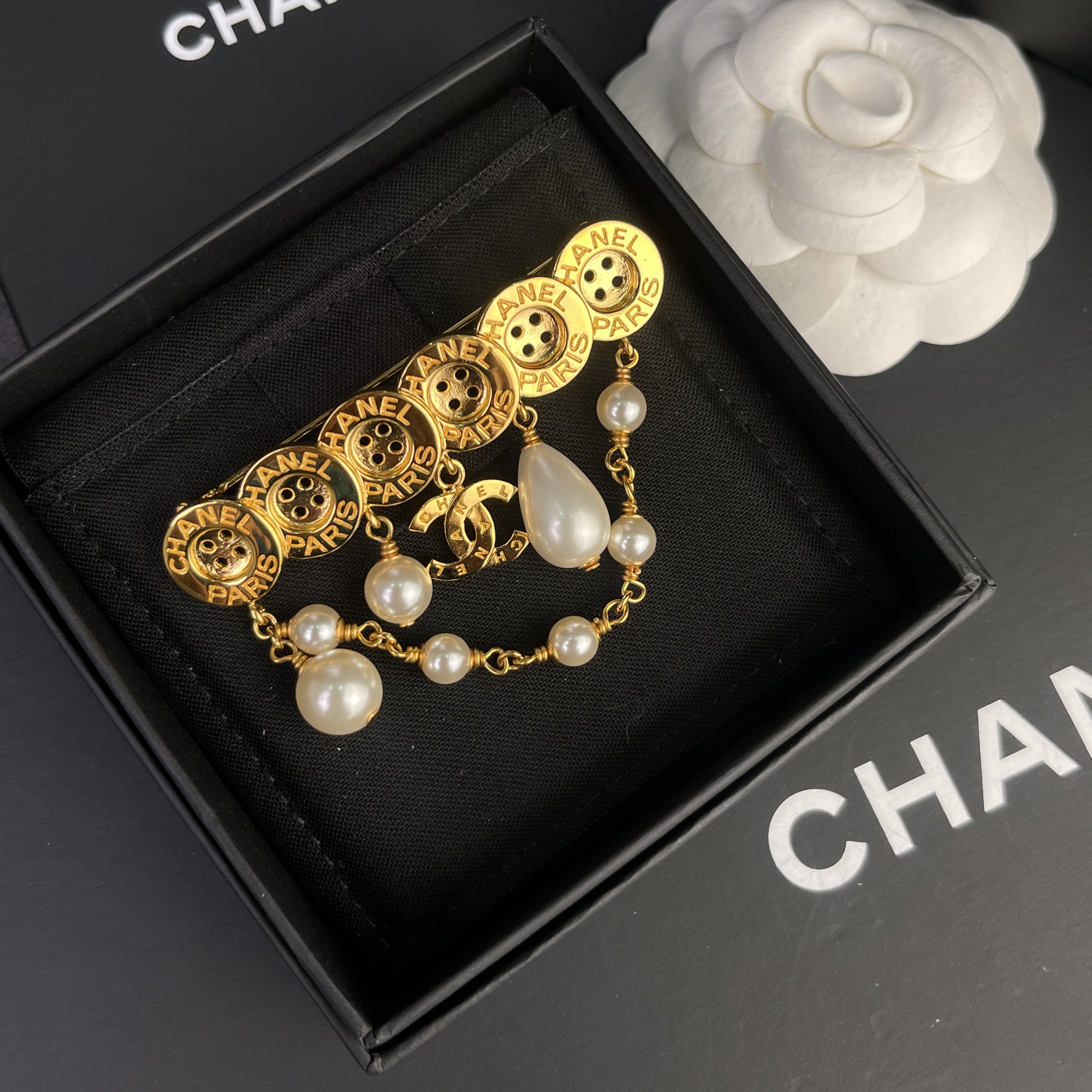 全新未使用 Chanel/香奈儿 金色纽扣 珍珠吊坠  胸针 S3213