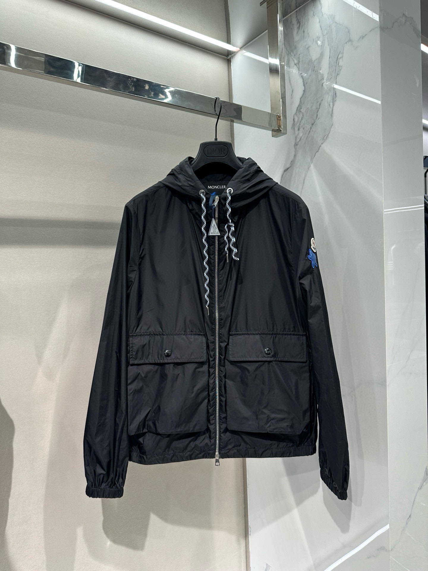 全新未使用Moncler盟可睐 男士薄款连帽风衣外套 1A00150