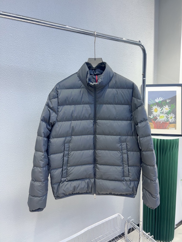 全新未使用Moncler盟可睐 男士薄款秋冬灰色立领羽绒服 1A00077