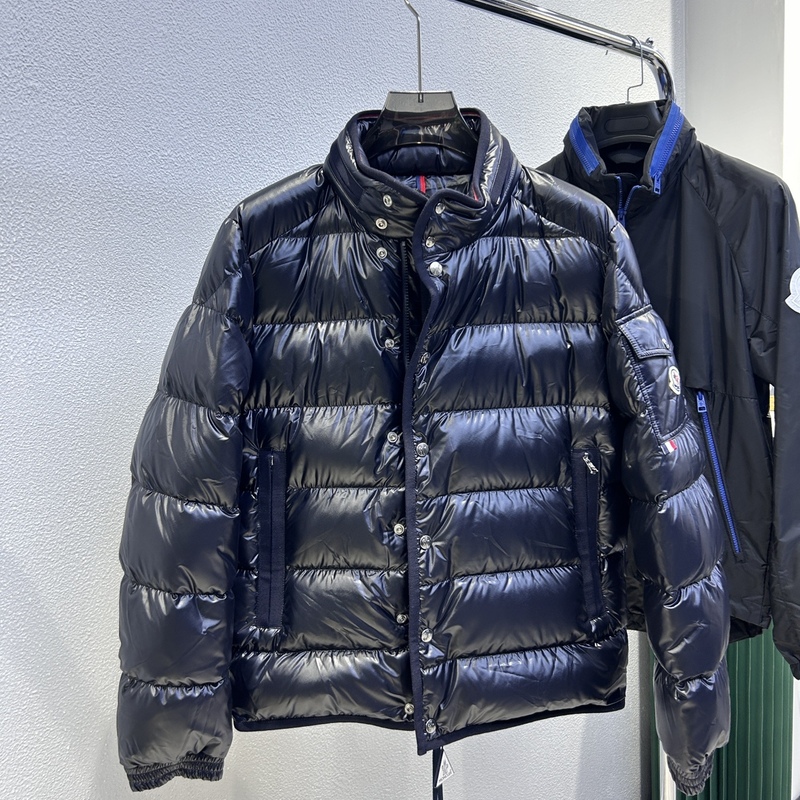 全新未使用Moncler盟可睐 1A00064 蓝色亮面厚款羽绒服 Gourette