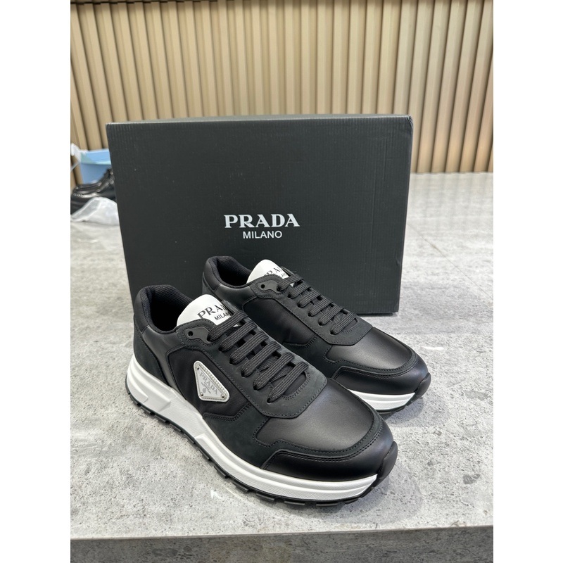 全新未使用Prada普拉达 翻毛皮拼接白色三角标男系带休闲运动鞋