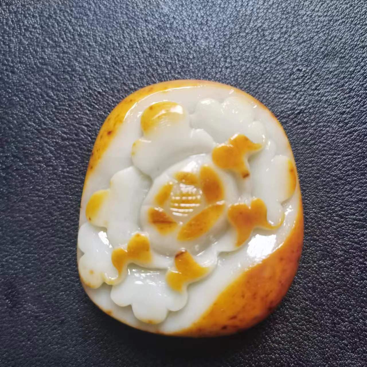 和田玉翘色花开富贵