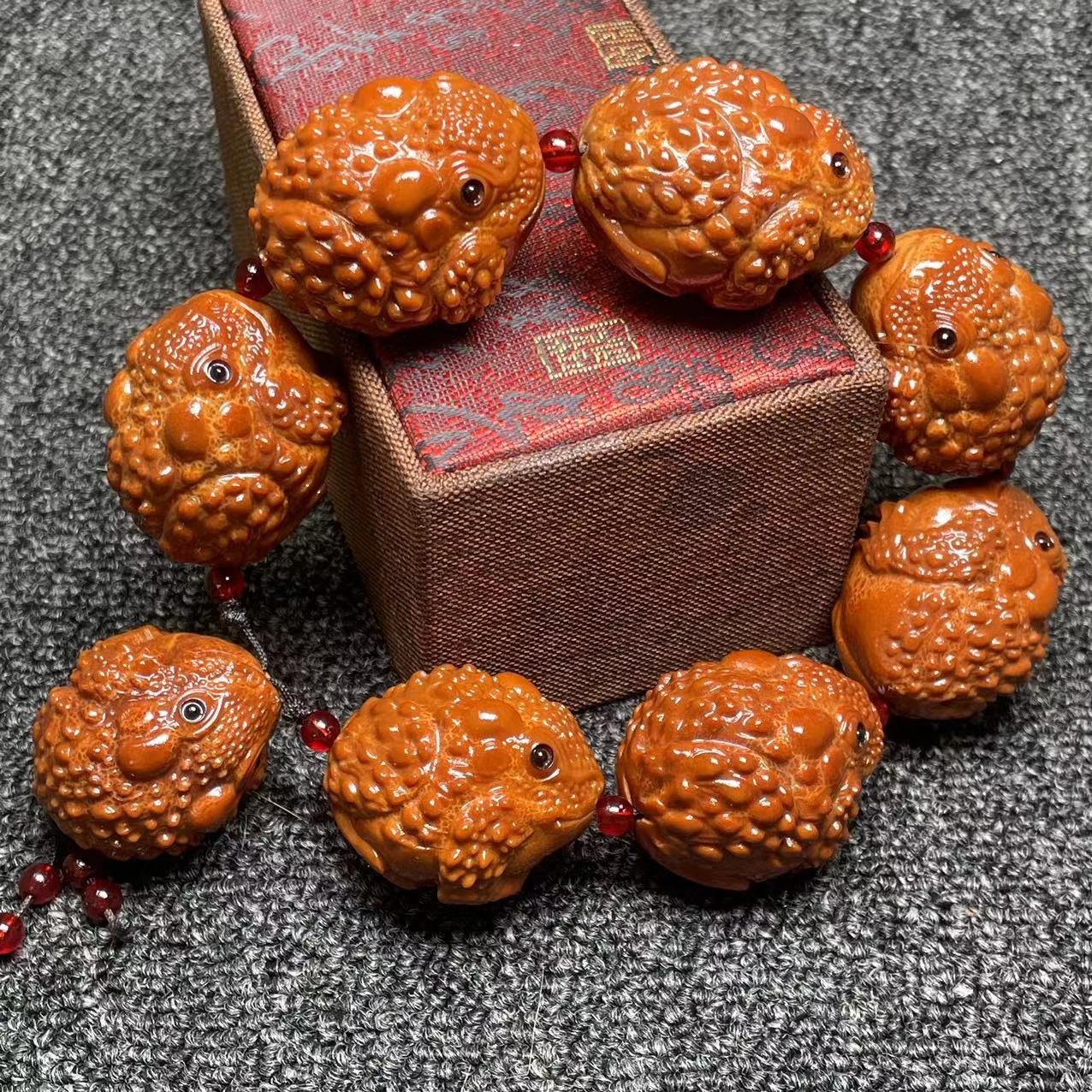  文玩好物印尼大橄榄核雕刻3.3左右 金蟾手持 印尼大橄榄