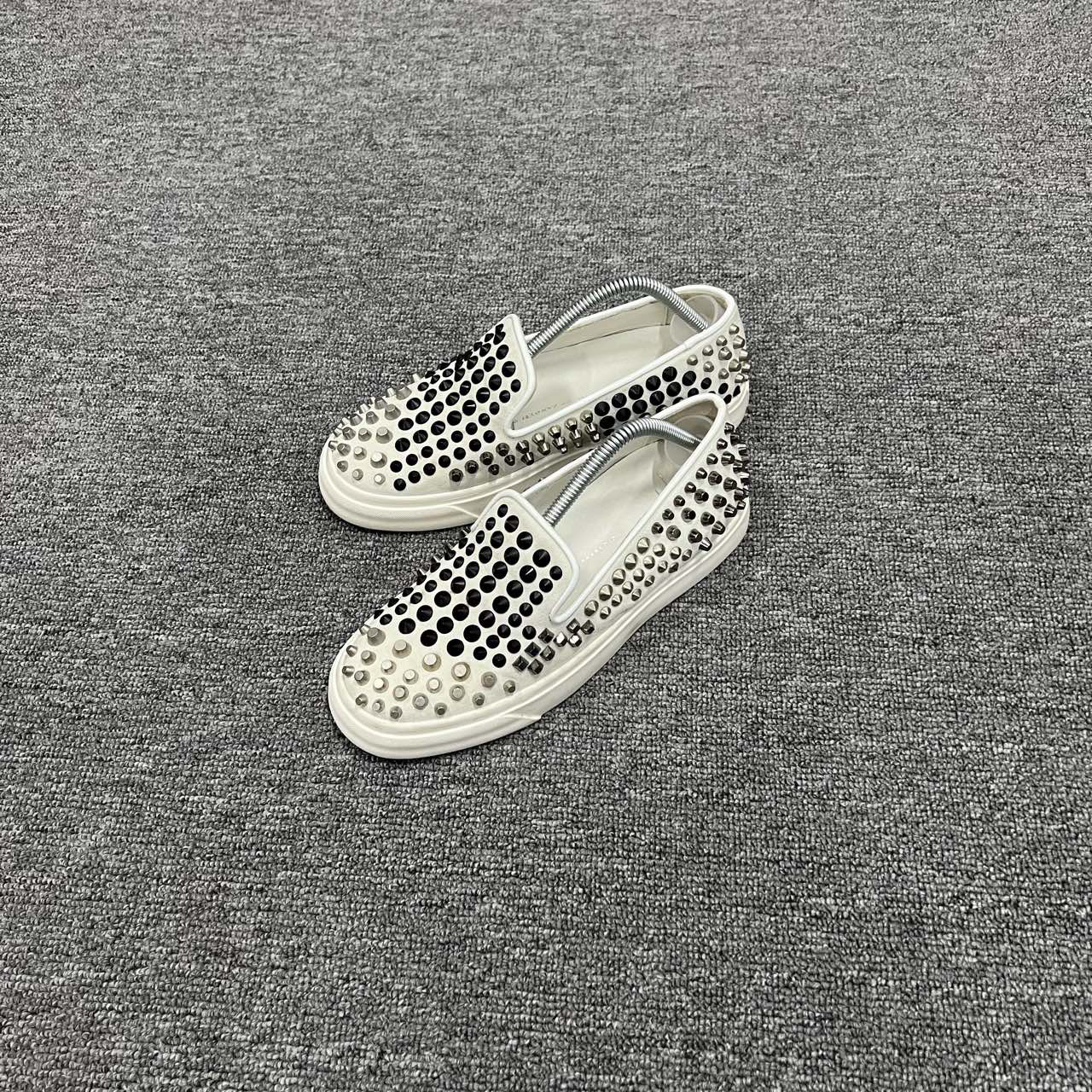 Giuseppe Zanotti GZ 白色丝绒铆钉一脚蹬板鞋 37码/95新/