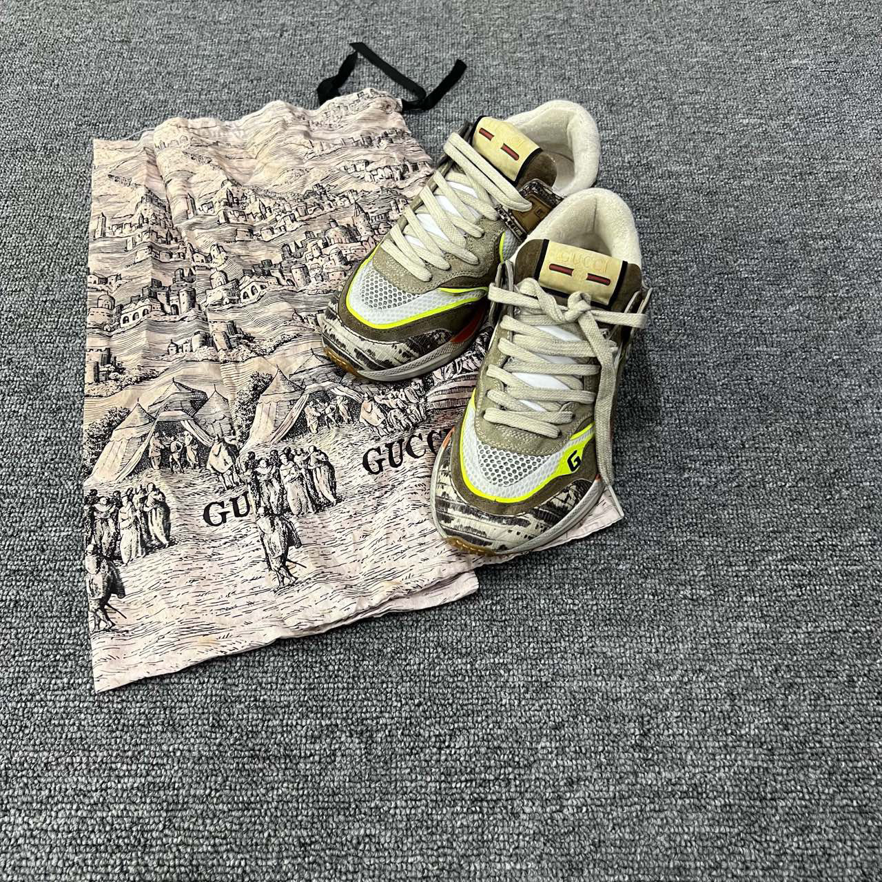 GUCCI 古驰 Ultrapace 岩石灰做旧运动鞋 35码/98新/公价6800