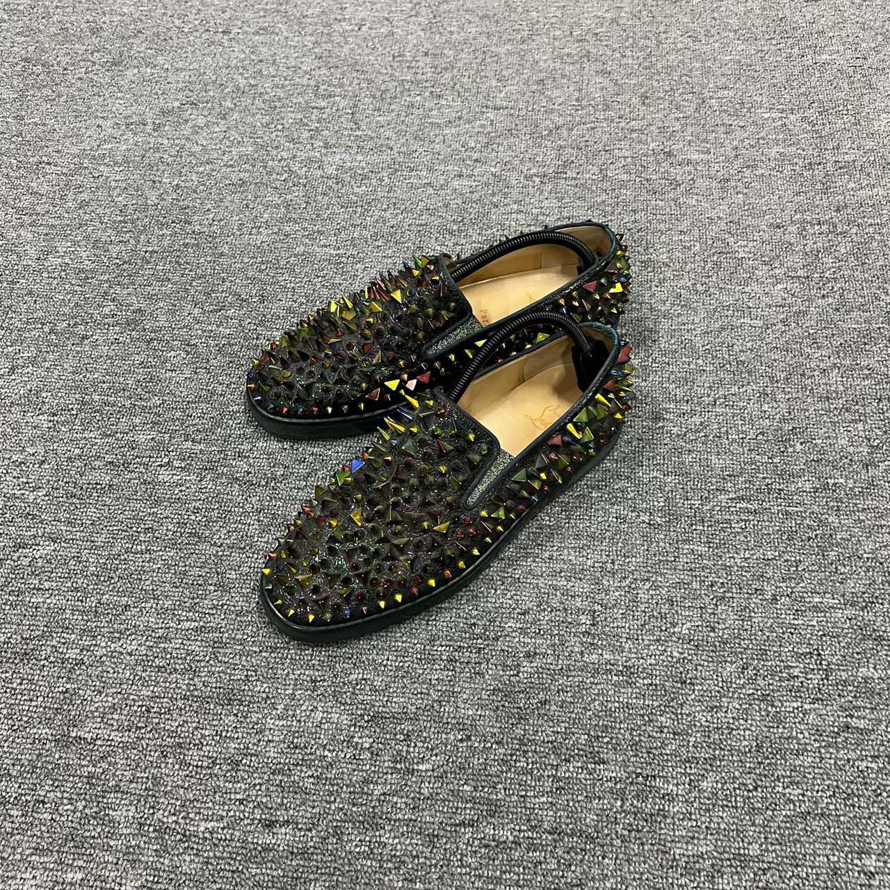 Christian Louboutin CL 彩色电镀PIK乱钉海胆低帮板鞋 42.5码/95