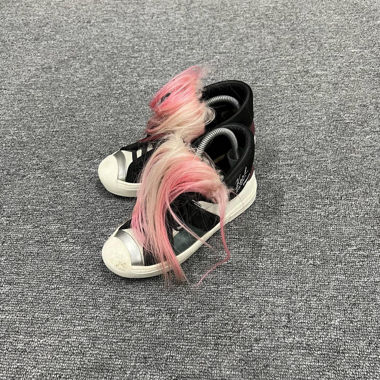FENDI 芬迪 黑白老佛爷签名粉貂毛中帮板鞋 35码/95新/无配件