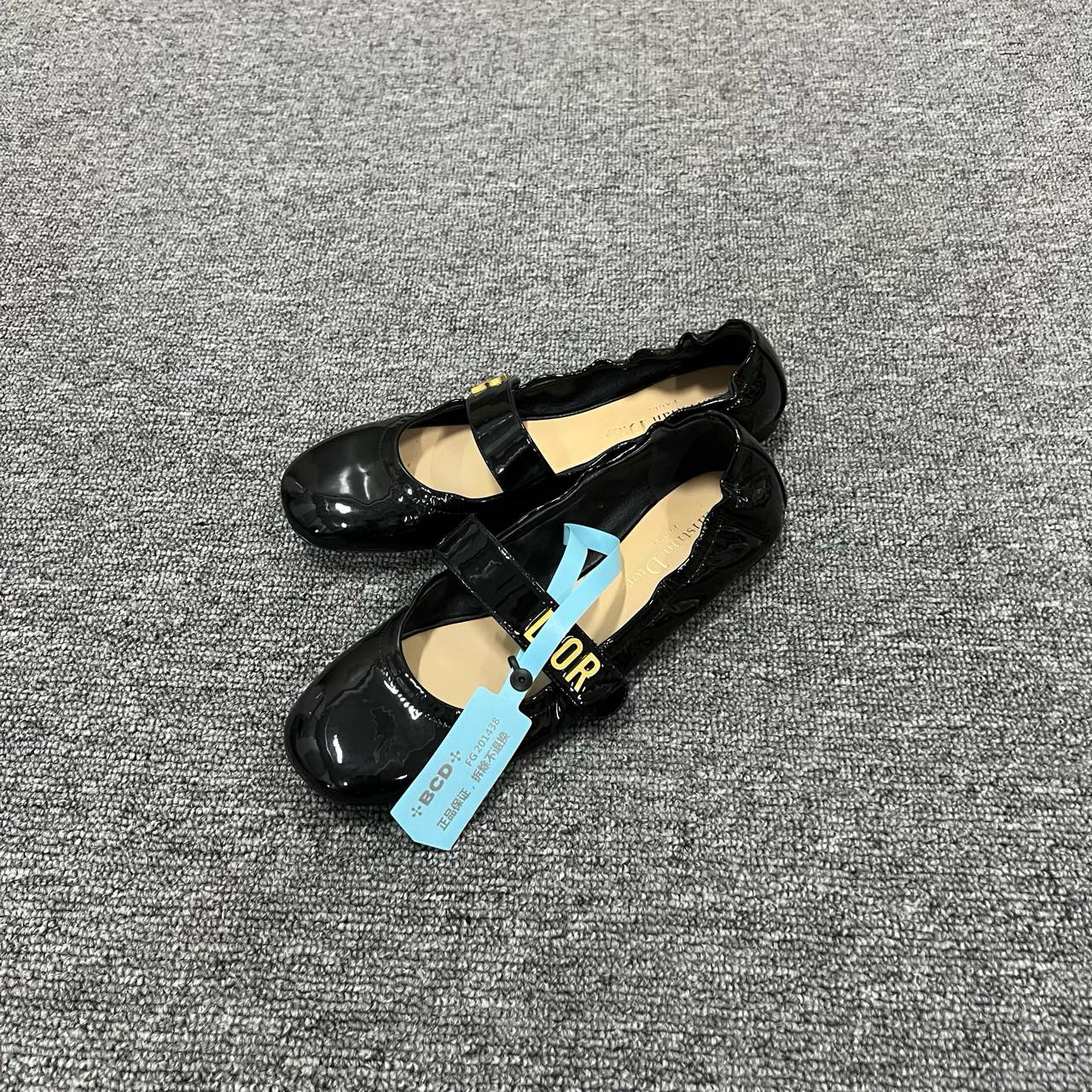 Dior 迪奥 黑色漆皮金属标平底鞋 37.5码/95新/公价9800/无配件 f