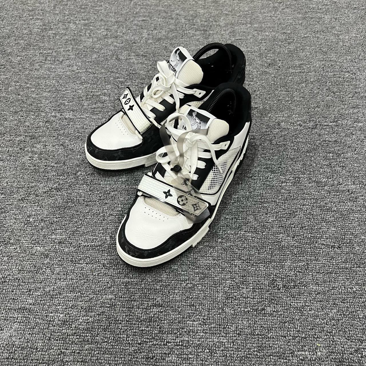 Louis Vuitton lv Trainer 黑白熊猫魔术贴板鞋 41码/95新/公价1