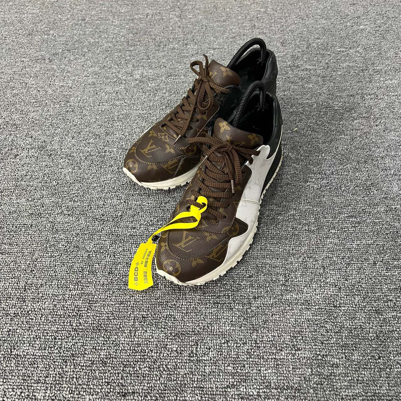 Louis Vuitton lv Run Away Monogram 白棕老花运动鞋 41.5码/95