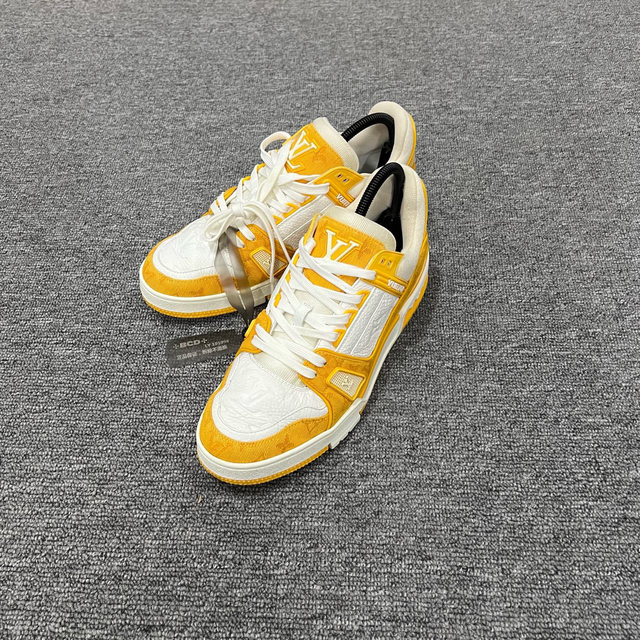 Louis Vuitton lv Trainer 白黄牛仔老花板鞋 41码/95新/公价1050