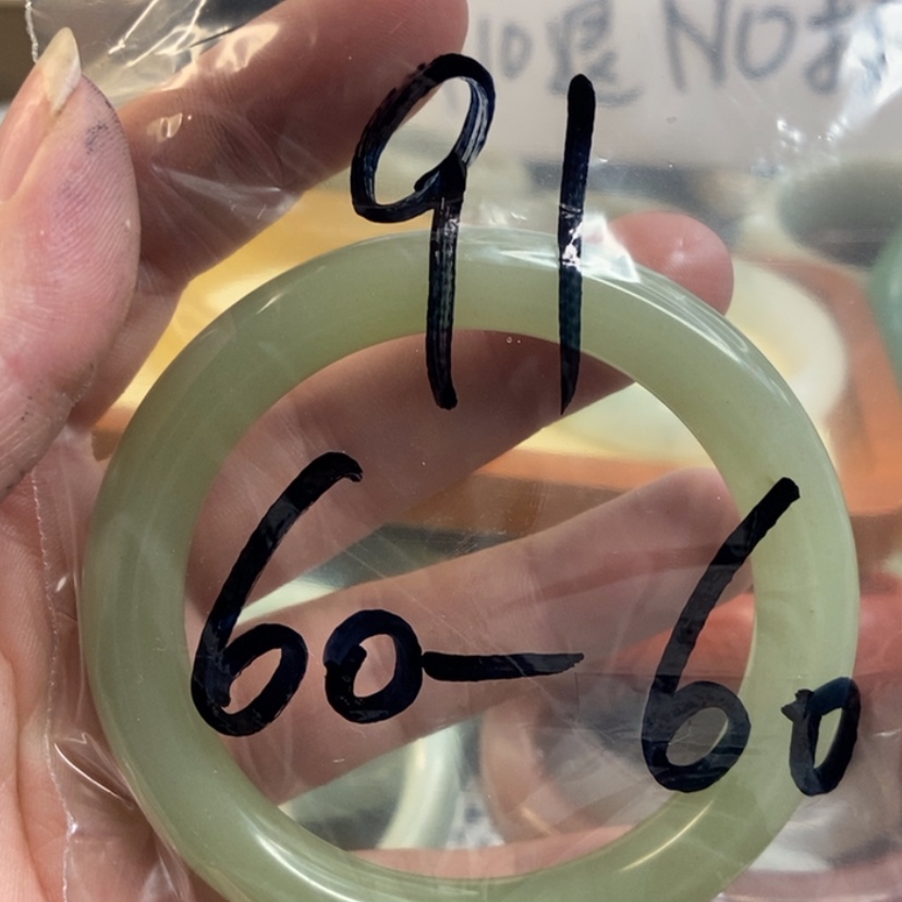 【闪购商品】石英质玉手镯未镶嵌