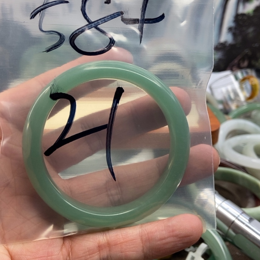 【闪购商品】石英质玉手镯未镶嵌