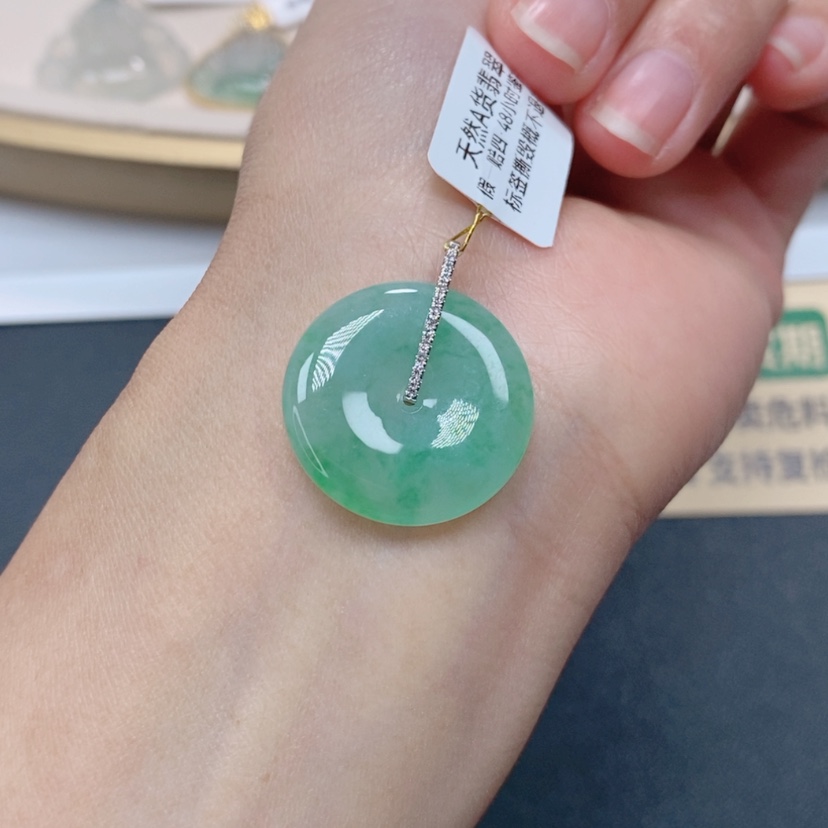 【闪购商品】翡翠颈饰18K金镶嵌妖**儿194402