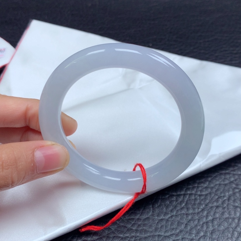 【闪购商品】翡翠手镯（圆镯）未镶嵌好***?