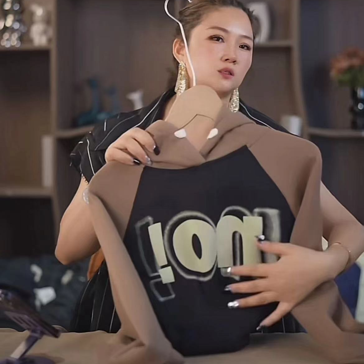 406253《咖拼黑》小涵家韩版青少年舒适秋款百搭洋气连帽百搭卫衣