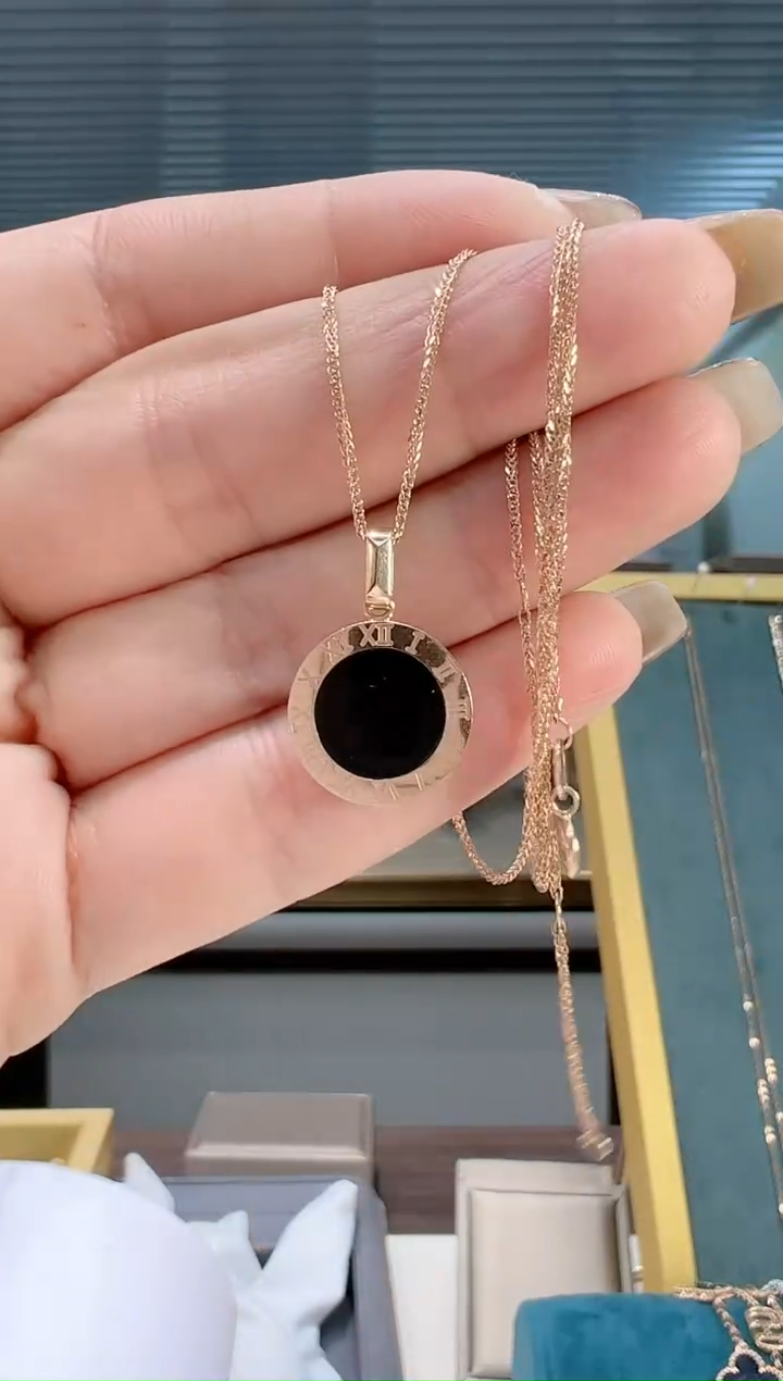 【闪购商品】玛瑙/玉髓颈饰18K金镶嵌黑白饼项链