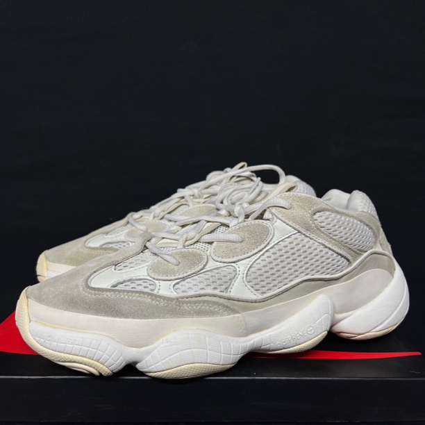 44码｜adidas Yeezy 500 骨白低帮 防滑耐磨 鞋底小瑕疵｜假一罚四｜