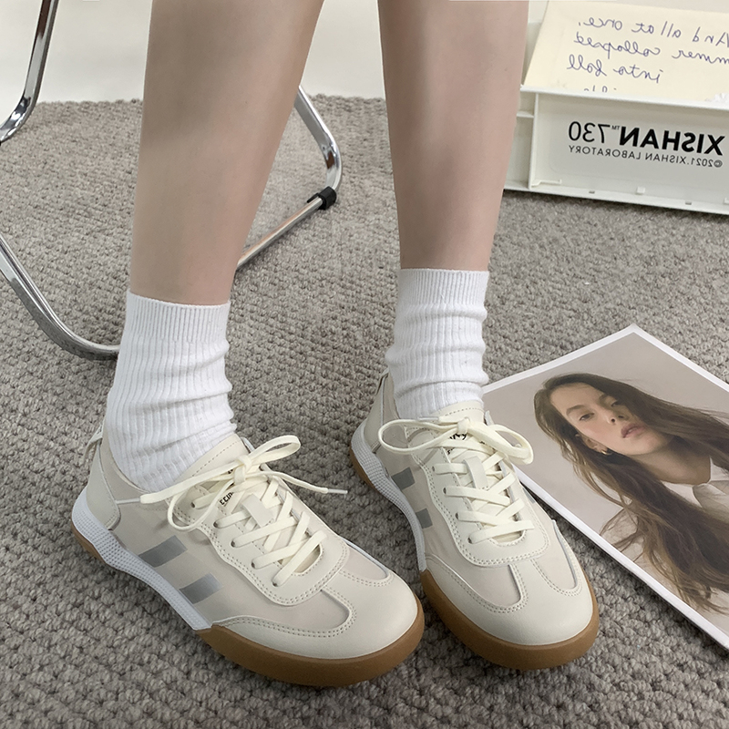 时尚气质小白鞋女2024新款夏季透气薄款运动鞋阿甘网红平底板鞋女