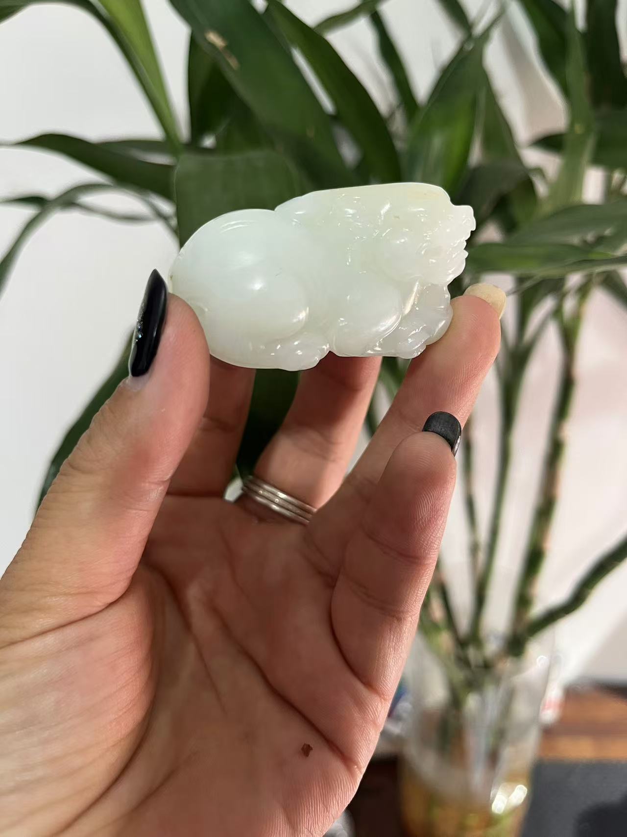 新疆和田玉苏工精雕56克貔貅