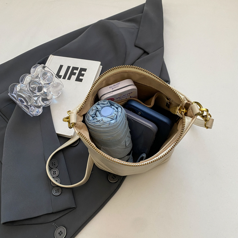 壹肆壹c早春新款女包时尚小众简约斜挎包