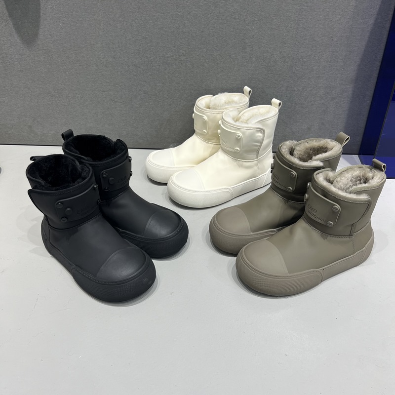 欧洲站雪地靴女2023冬新款皮毛一体厚底防滑短筒毛毛短靴女保暖靴