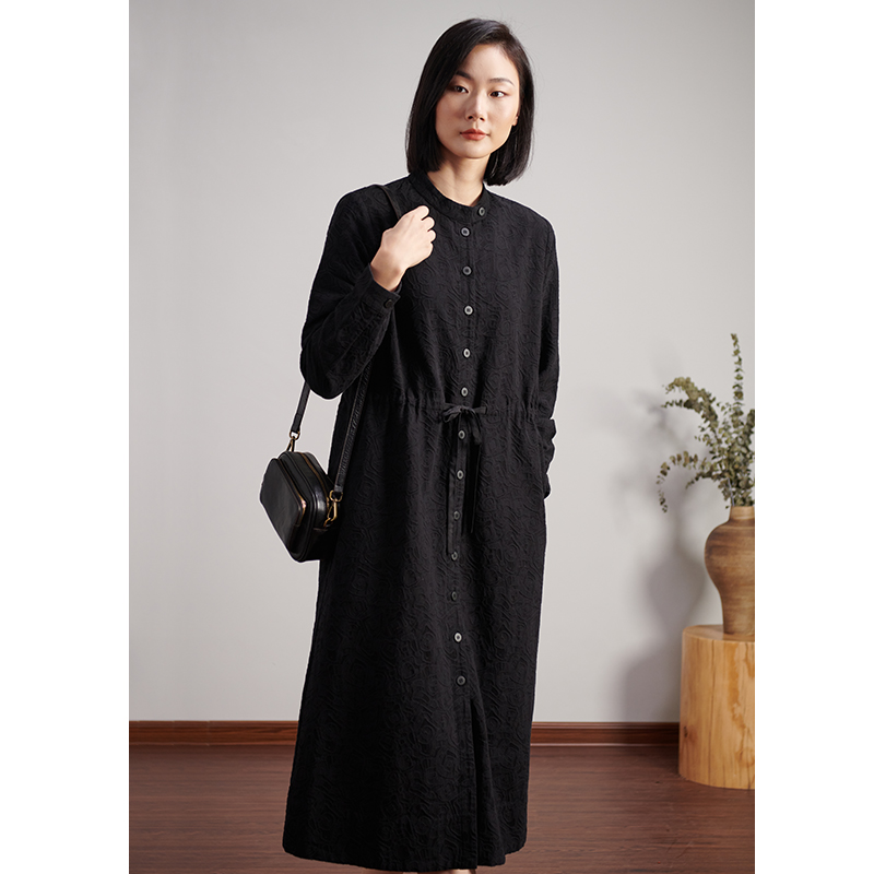 qtu原创棉麻提花立领长袖两穿中长款风衣连衣裙2023年秋新款3820