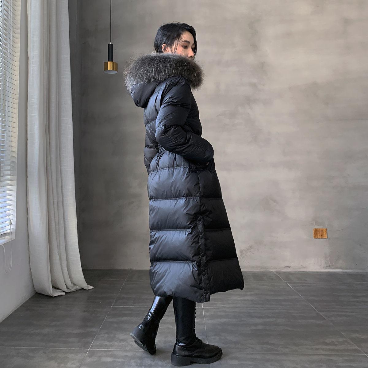波司澄羽绒服女年新款中长款过膝收腰时尚黑色爆款大毛领冬季外套