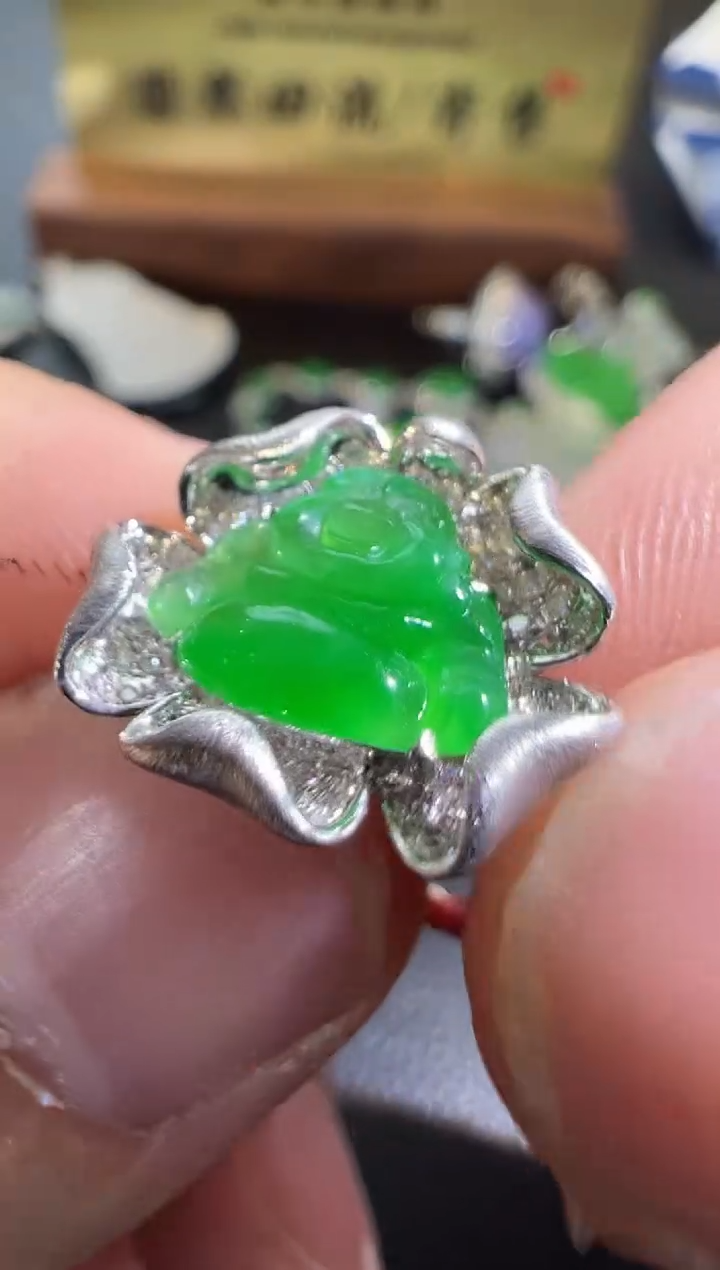 【闪购商品】翡翠戒指18K金镶嵌翡翠回流