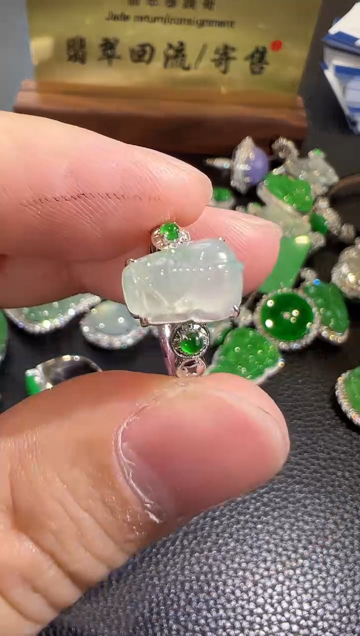 【闪购商品】翡翠戒指18K金镶嵌翡翠回流